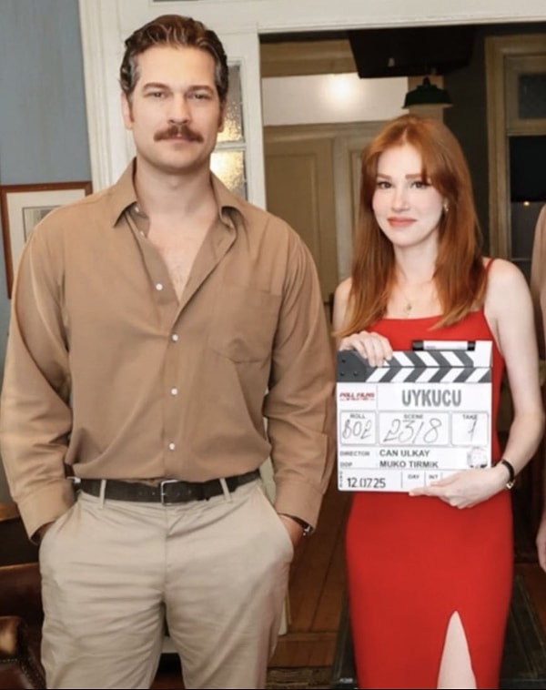 Başarılı oyuncu bu kez Elçin Sangu ile birlikte rol aldığı Uykucu filmiyle gündemde.