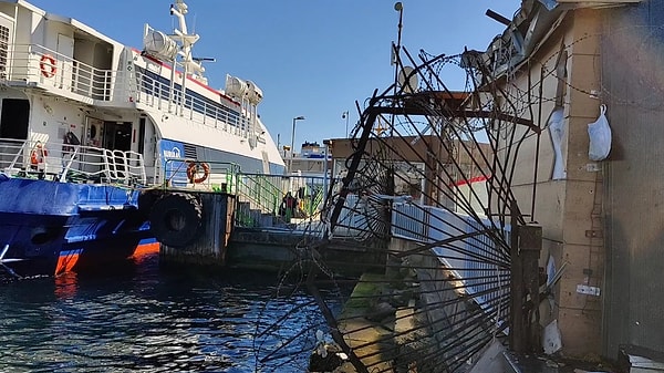 Kaza saat 10.15 sıralarında Eminönü Sirkeci Vapur İskelesi'nde meydana geldi.