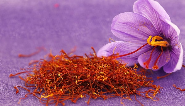 Safran boya, gıda, ilaç gibi sektörlerde talep gören bir ürün.