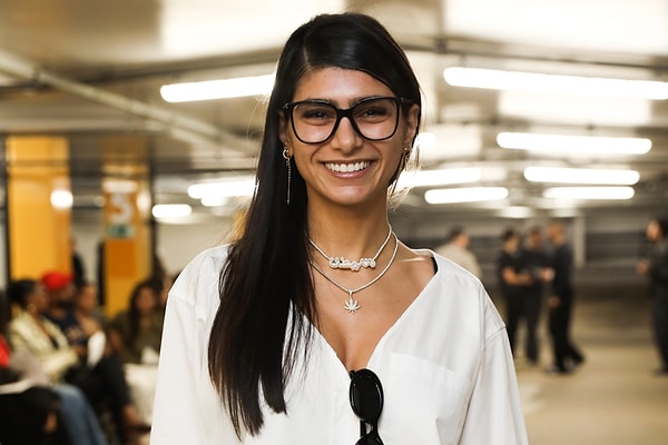 J.K. Rowling'e tepki gösteren isimlerden biri de eski yetişkin film oyuncusu Mia Khalifa oldu.