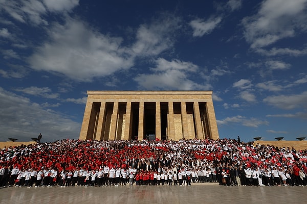 Türkiye’nin dört bir yanından yaklaşık 100 bine yakın kişi Anıtkabir'deydi!