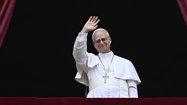 Papa Franciscus geçtiğimiz mayıs ayından hayatını kaybetmiş ve ABD'li Prevost Papa seçilerek 14. Leo adını almıştı.