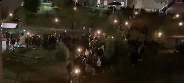 Trakya Üniversitesi’nde okuyan ve Sultan Çelebi Mehmet KYK Yurdunda kalan öğrenciler haftalardır çözülemeyen sıcak su sorunu için eylem yaptı.