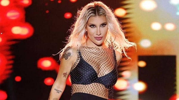 İrem Derici Kimdir?