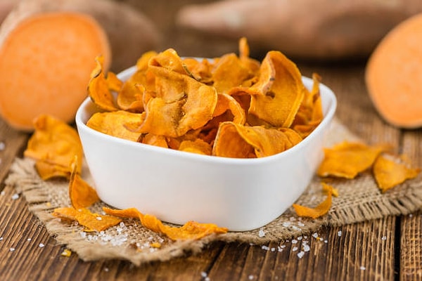 2. Tatlı Patates Cipsi ve Peynirli Brokoli Topları