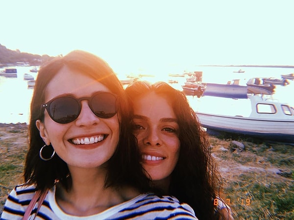 Özge Özpirinçci ve Meriç Aral, bu sabah ünlülere yapılan uyuşturucu operasyonuyla alınan isimlerden ikisi.