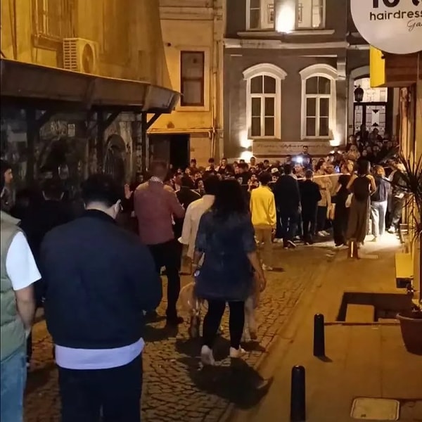 Özellikle Eşref Tek’in simgesi haline gelen fıstık yeşili Cadillac’a bindiği sahnede adeta izdiham yaşandı.