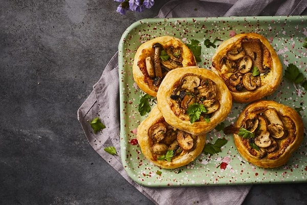 6. Mantarlı Börek ve Havuç Cipsi
