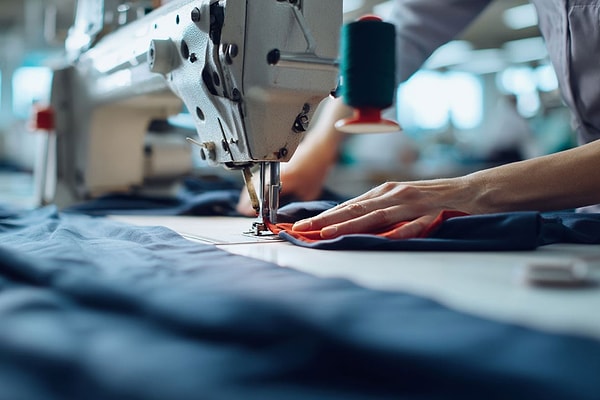 Önde gelen tekstil markalarından Colins, Türkiye'deki üretim faaliyetlerini durdurdu.