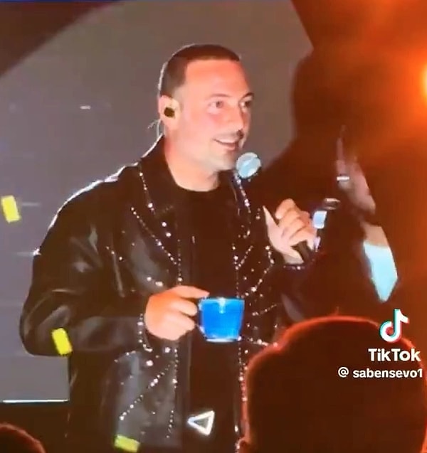 Oğuzhan Koç, Konserinde Kendisini Tanımayan İzleyiciyle Kurduğu Diyalogla Gündem Oldu!