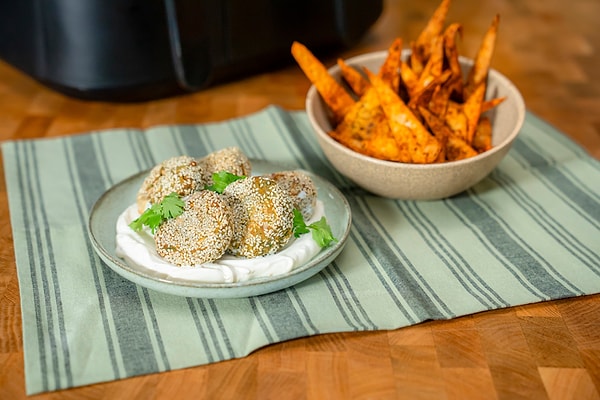 Tahinli Yoğurtlu Susamlı Falafel & Baharatlı Çıtır Lavaş Cipsi Nasıl Yapılır?