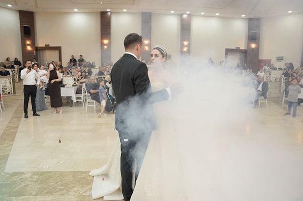 Düğün fotoğrafları, o özel günün en değerli hatıralarını ölümsüzleştiren bir araç.