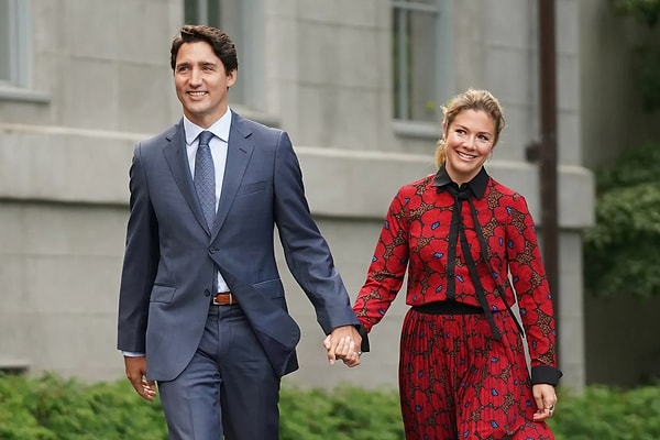 Kanada’nın eski başbakanı Justin Trudeau ise 2023 yılında 18 yıllık eşi Sophie Gregoire Trudeau’dan boşanarak ülkesinde magazin gündeminin merkezine oturmuştu.