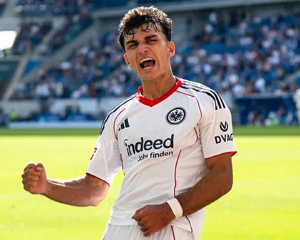 Frankfurt, TFF ile Can Uzun'un durumunu görüştü.