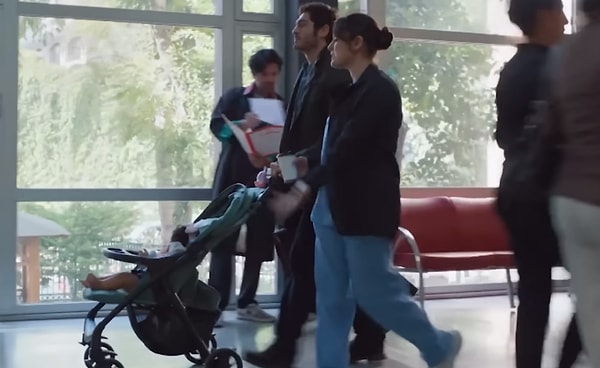 Dizinin yönetmenliğini Ali Bilgin ve Beste Sultan Kasapoğulları paylaşıyor.