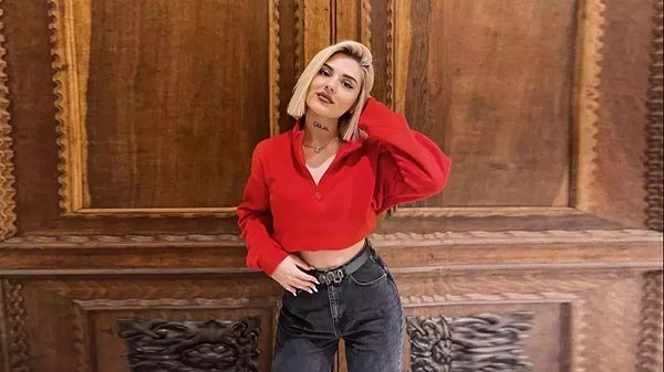 Asıl olarak Kısmetse Olur yarışmasına katılmasıyla takipçilerini şaşırtmıştı.