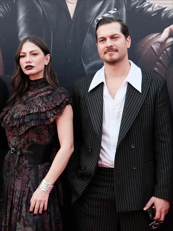 Türk dizi dünyasının iki parlayan yıldızı Demet Özdemir ve Çağatay Ulusoy, yepyeni projeleri “Eşref Rüya” ile sadece Türkiye’yi değil, globali de salladı!
