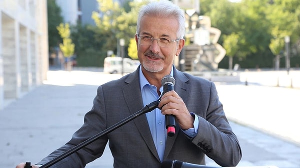 Bursa merkezli rüşvet ve kara para aklama operasyonunda CHP'li eski belediye başkanı Turgay Erdem ve 14 kişi tutuklandı.