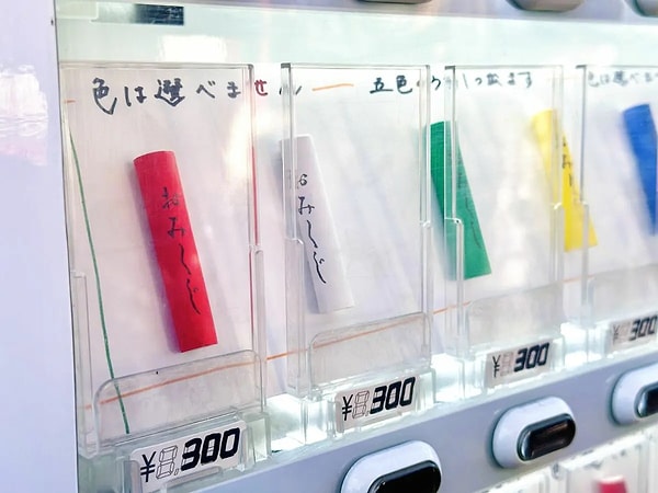 Şans Kağıdı Otomatı