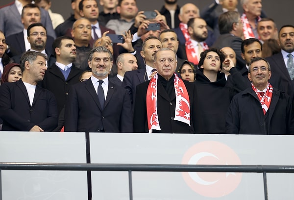 Cumhurbaşkanı Erdoğan da tribündeydi.