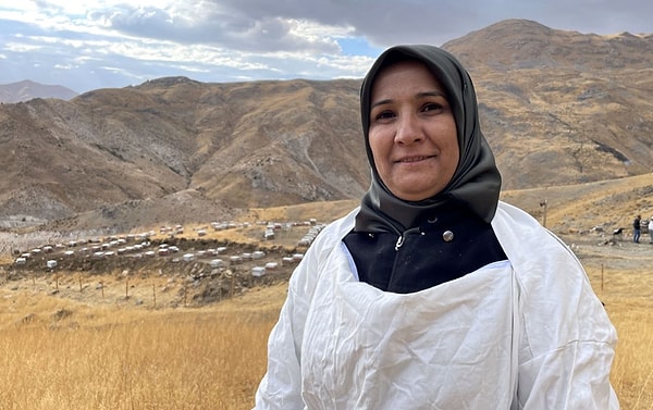 Arıcılığa ilk başladığında birçok zorlukla karşılaştığını anlatan Tokuş, zamanla işine alıştığını ve her geçen yıl daha da tecrübelendiğini söylüyor.