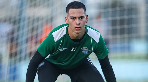 Kaleci Deniz Dönmezer 15 yaşında Süper Lig maçına çıkmıştı.