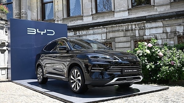 Çinli elektrikli araba devi BYD’nin Manisa’da milyar dolarlık yatırımla araba fabrikası kuracağı iddia edilmişti.