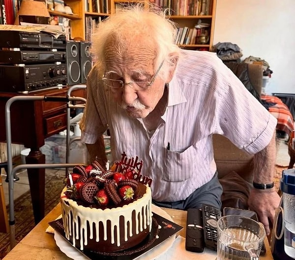 Uzun bir süredir ekranda göremediğimiz usta oyuncu geçtiğimiz haftalarda 90 yaşına basmıştı.