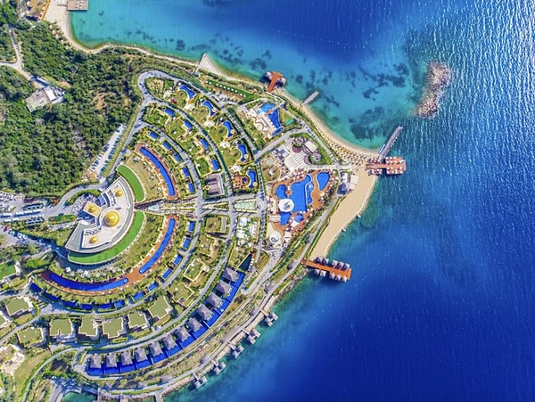 İstanbul Cumhuriyet Başsavcılığı, Bodrum Otel İşletmeleri Anonim Şirketine (Paramount Otel) TMSF'nin kayyum olarak atandığını bildirdi.
