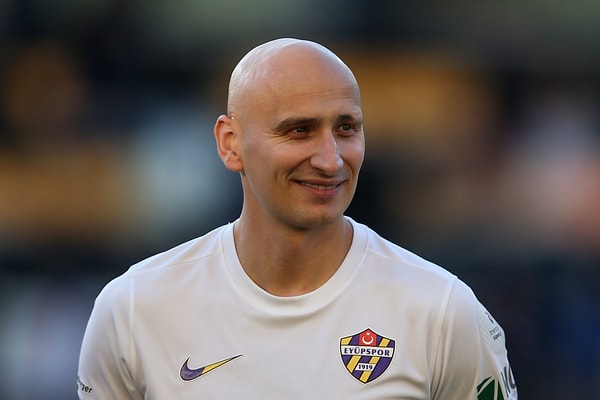 Jonjo Shelvey, kendisinden önce Dubai'ye taşınan birçok yıldız isimi takip ediyor.