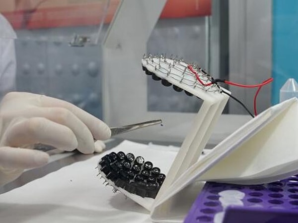 Oxford Üniversitesi’ndeki bilim insanları, gramı 140 milyon dolar değerindeki nadir bir maddeyle GPS teknolojisinde çığır açmayı hedefliyor.