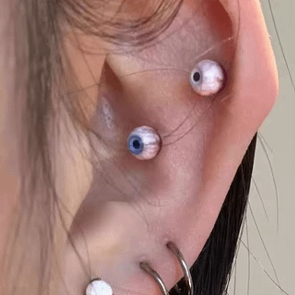 6. Kaçabilirsin ama saklanamazsın: "Gözüm üzerinde"