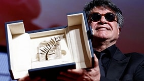 Scorsese Supports Panahi with a Hug: A Stand Against Oppression in Iranian Cinema