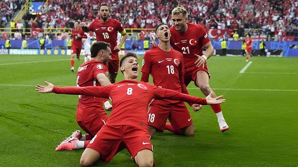 Türkiye son iki maçını kazanırken İspanya’nın da puan kayıpları yaşaması gerekiyor.