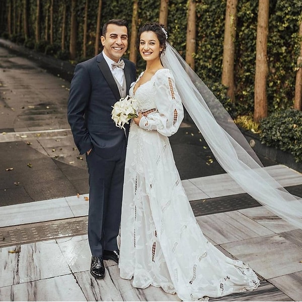 Emre Karayel ve Gizem Demirci, 2020 yılında sade bir törenle dünyaevine girmiş, çiftin ilk oğulları Can, 2021 yılında dünyaya gelmişti.