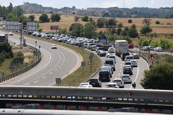 Ulaştırma ve Altyapı Bakanlığı ile İçişleri Bakanlığı’nın yürüttüğü çalışma ile yaklaşık 20 bin trafik levhası değiştirildi.
