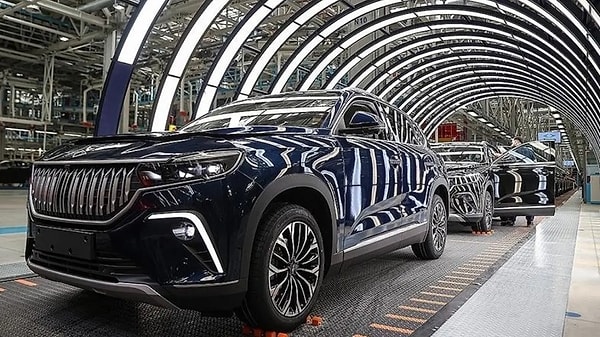 Mevcut sistemde bir otomobilin satış fiyatına önce ÖTV, ardından KDV ekleniyor.