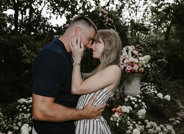 Ağustos ayında Kelce, Swift’e romantik bir evlenme teklifi etmişti.