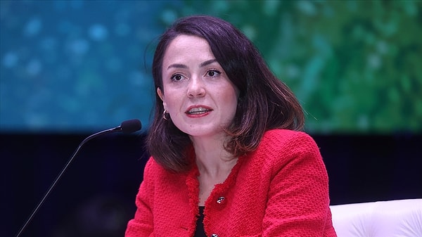 + Dezenformasyon, modern iletişim çağında neden bu kadar yaygın bir sorun haline geldi? Sosyal medya ve dijital platformların bu süreçteki rolü nedir?