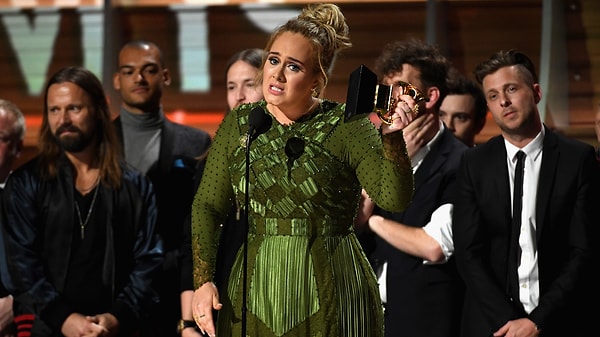 Adele’in “25” albümüyle Beyonce’yi geride bırakması!