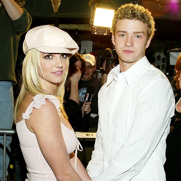 Justin, unable to control his anger, began to make statements about his ex-girlfriend at every opportunity.