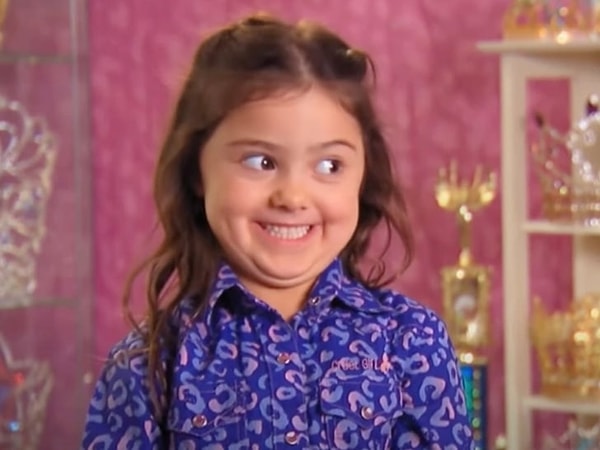 4. Çocukken sık sık gülümsediği için ailesi ona "Smiley" lakabını taktı.