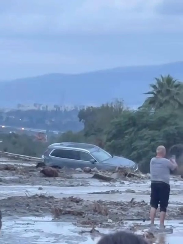 Hatay'da etkili olan yağışla birlikte yaşanan heyelan otoyolu kapattı. Toprakkale-İskenderun Otoyolu'nun Payas ilçesi mevkii geçici olarak ulaşıma kapatıldı.
