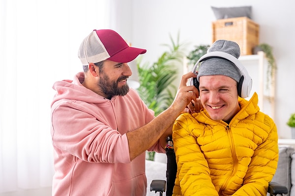 Tabii işitme engelliler, erişilebilir sanat ile sanatı sessiz bir şekilde deneyimleyebiliyorlar.