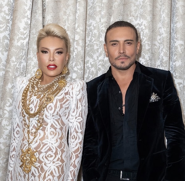 Cenk Eren ve Ajda Pekkan, dün gece Günay'da beraber sahne aldı. Daha doğrusu Cenk Eren, Ajda Pekkan'ın konuğu oldu.