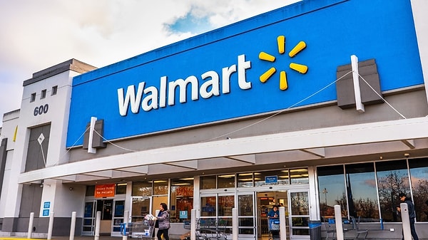 Dünya devi perakendeci Walmart, 2026 yılı sonuna kadar tüm mağazalarını iki kez kapatma kararı aldı.