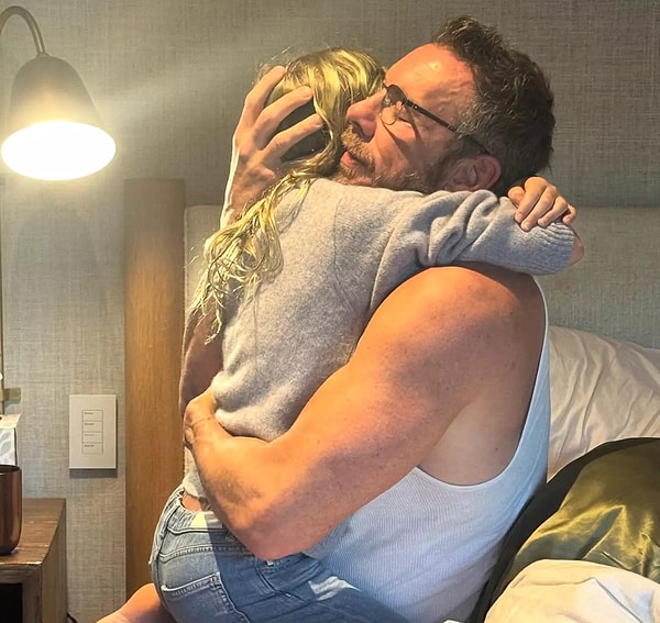 Oyuncu Kristen Bell ve eşi Dax Shepard, 12. evlilik yıldönümlerini kutlamak için sosyal medyada paylaştıkları bir gönderiyle büyük bir tartışma başlattı.