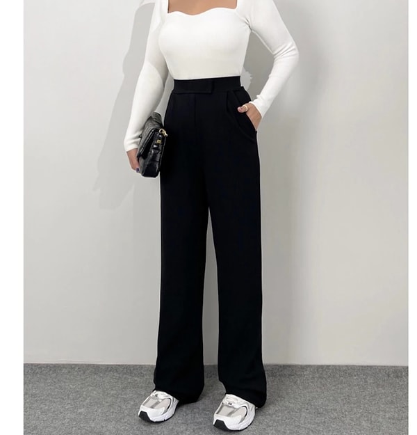 Siyah Palazzo Pantolon, rahatlığı ve şıklığı bir arada sunan kombinlerinin yıldızı.