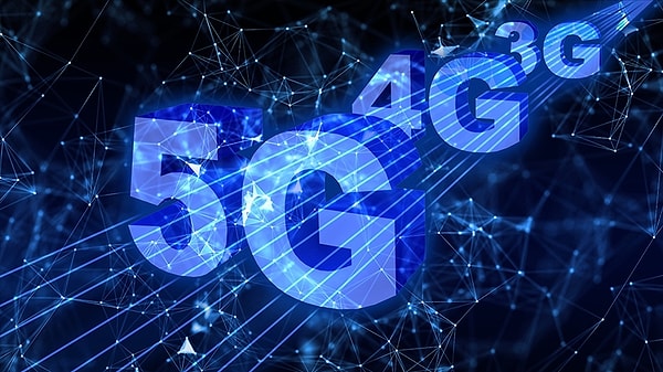 Türkiye’de geçtiğimiz hafta düzenlenen 5G ihalesinde Turkcell, Türk Telekom ve Vodafone toplam 3 milyar 534 milyon dolar teklif vererek 11 frekans paketi için 2042 yılına kadar lisans aldı.