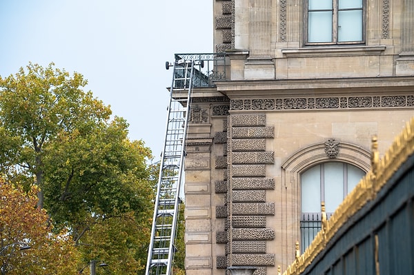 Louvre Müzesi’nde filmleri aratmayan soygun gündüz gözüyle gerçekleşmişti.